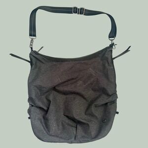 lululemon wallet bag Dual Pouch Wristlet Keychain vintage-adidas Color:Skyway pochette double avec dragonne Chris Brown Poses with